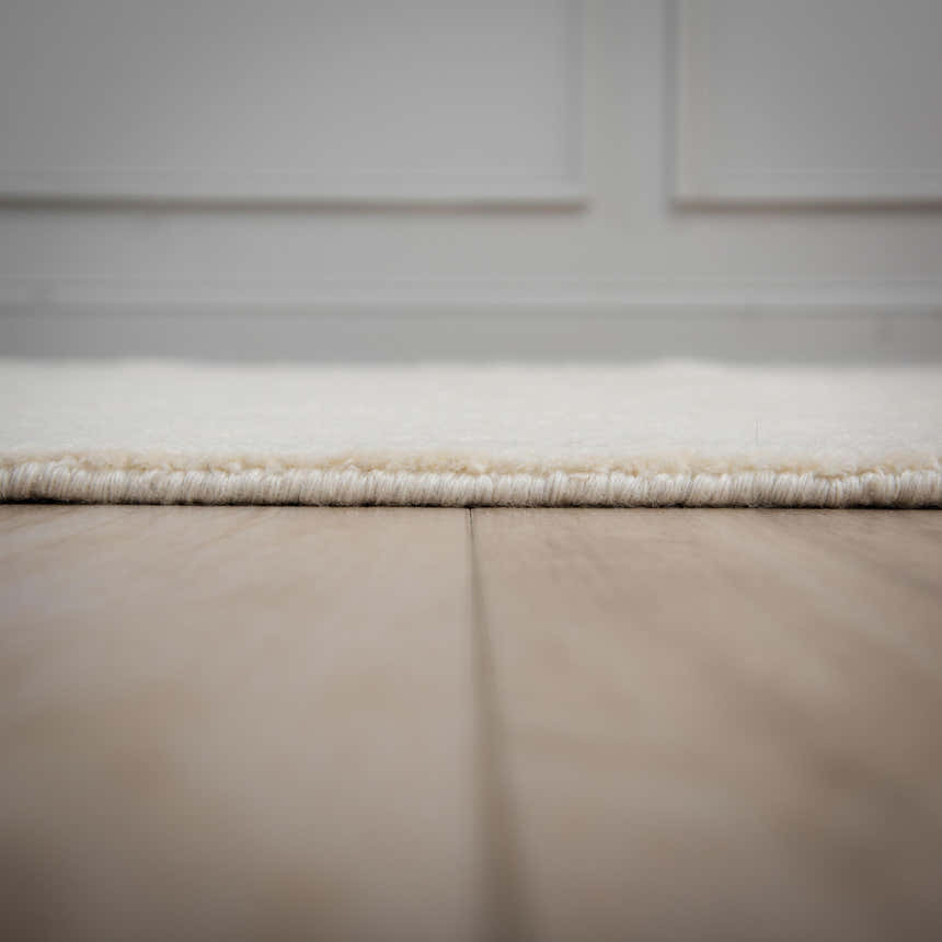 Close-up of the ivory Rizzy CLD707 rug showing the wool texture and hand-loomed construction. Pile