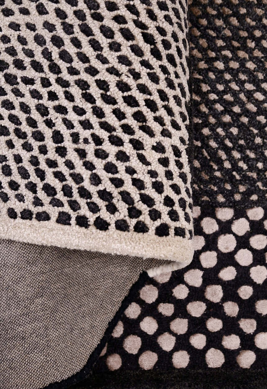 Modern Dotted Mesh Black Hand Tufted 5x8 Wool Area Rug