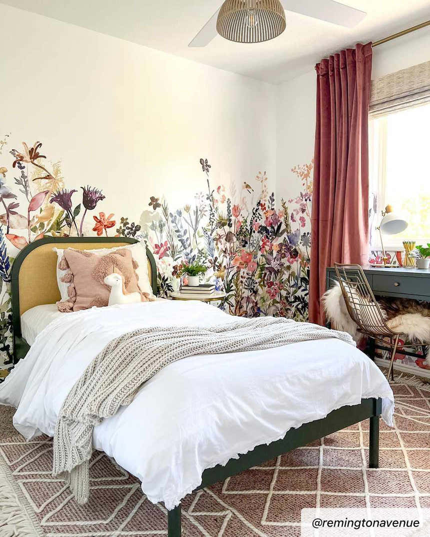 Kids bedroom with floral wall art and Dacudao Area Rug in burgundy, cream, and dusty pink geometric pattern. Roomscene-Rectangle