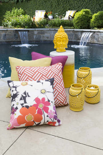 Sinayawan Outdoor Throw Pillow
