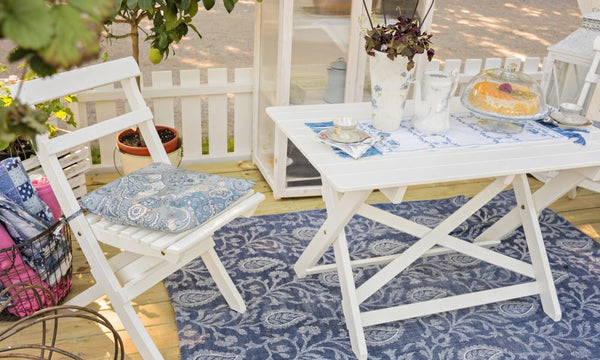 How to Pick the Best Material for an Outdoor Rug