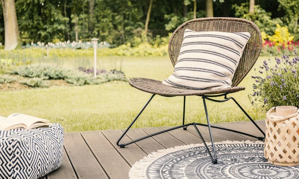 Rules for Decorating with an Outdoor Area Rug