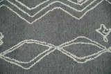 2x4 Gray and White Tribal Hand Hooked Textured Loop Area Rug | TRIB2