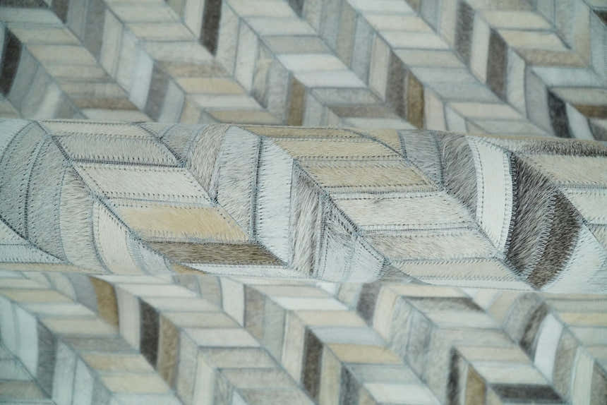 Modern Chevron Design Ivory and Silver Handmade Area Rug
