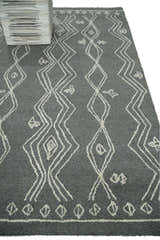 5x8 Gray and White Tribal Hand Hooked Textured Loop Area Rug | TRIB1