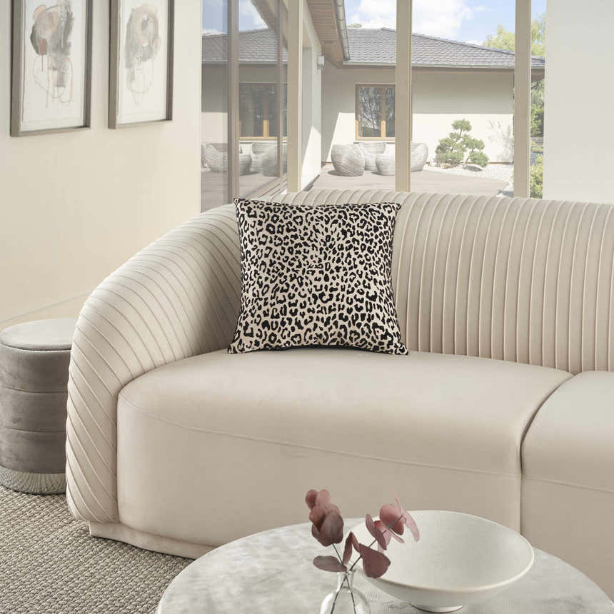 Mina Victory Sofia Jaquard Leopard Velv Black Indoor Throw Pillow