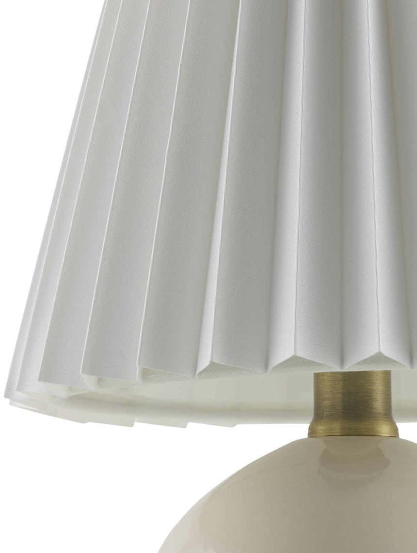 Granjenal Ivory Table Lamp