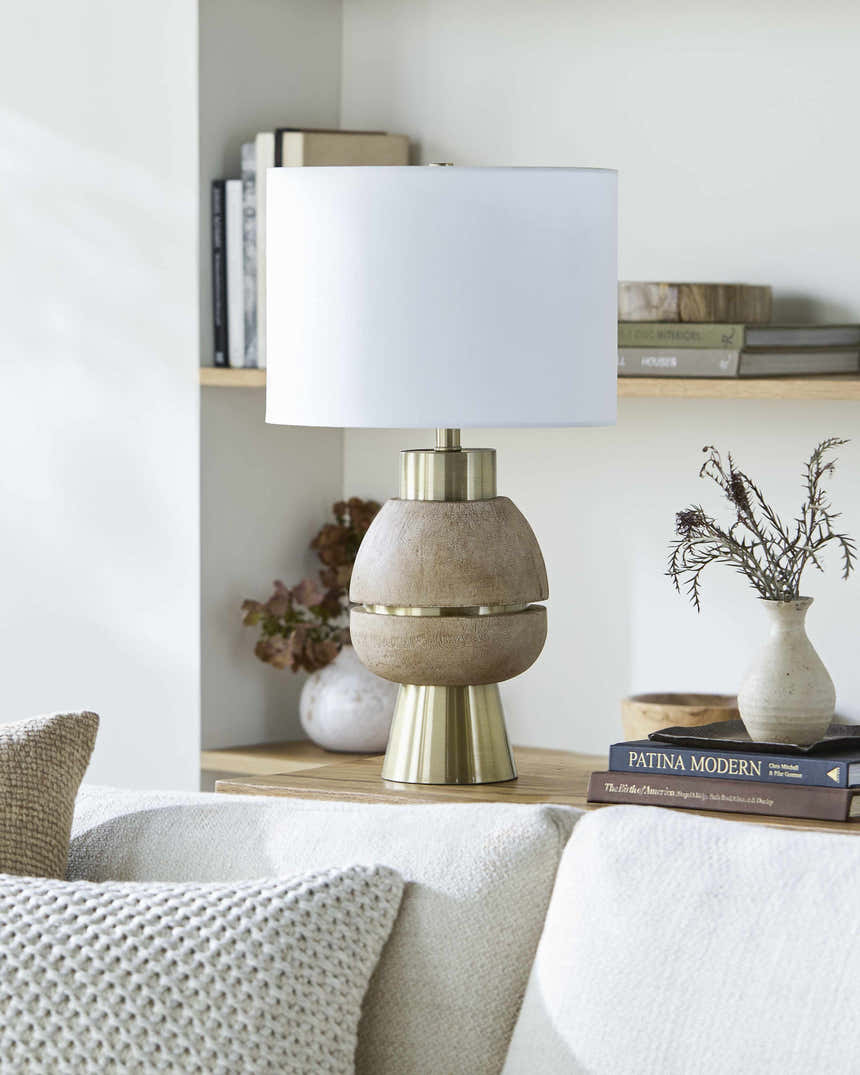 Hohnstein Cream Table Lamp
