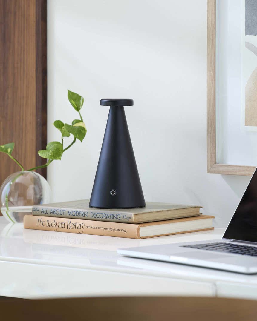 Nasiriyah Black Table Lamp