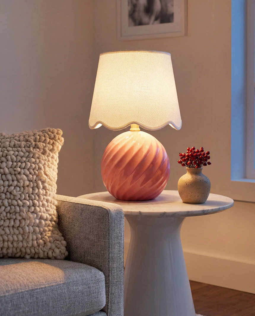 Gestalgar Pink Table Lamp