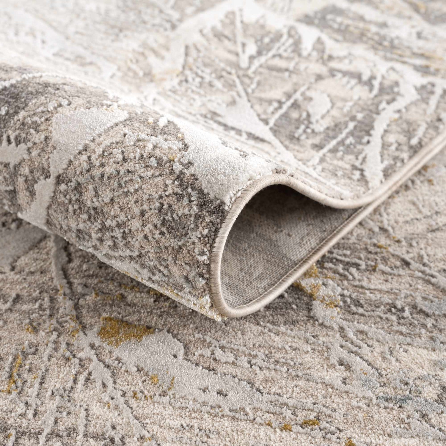 Hinda Textured Rug with Fringes