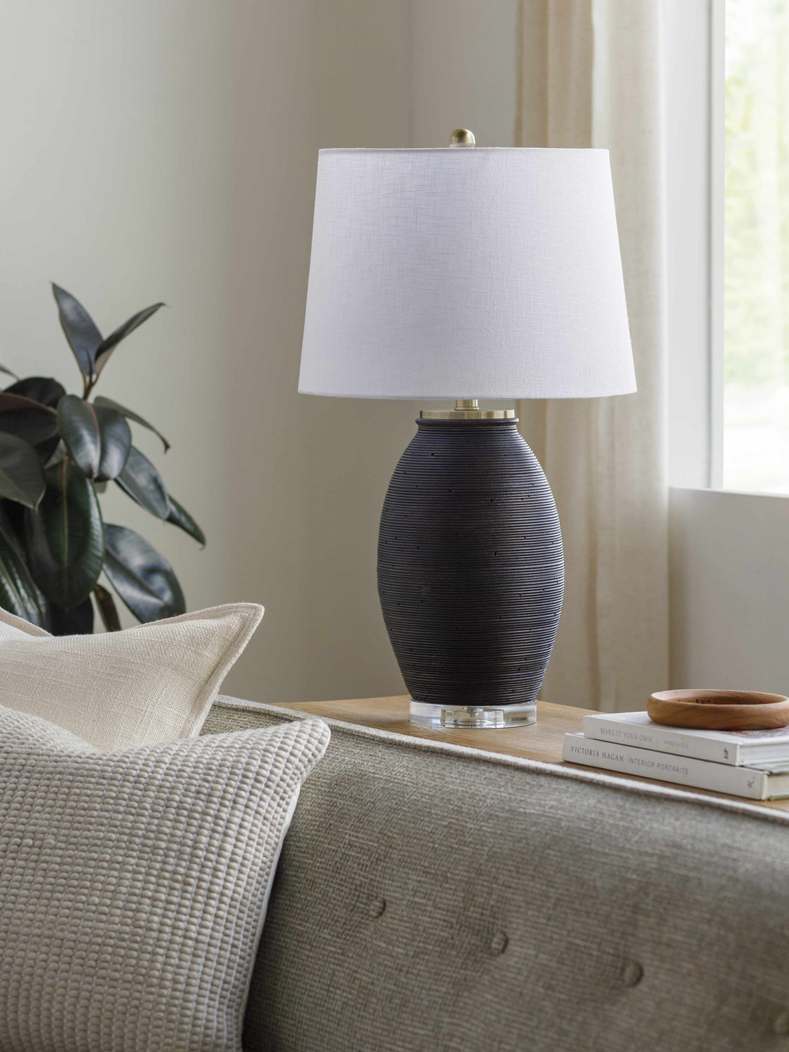 Cuaxoxpan Dark Red Table Lamp