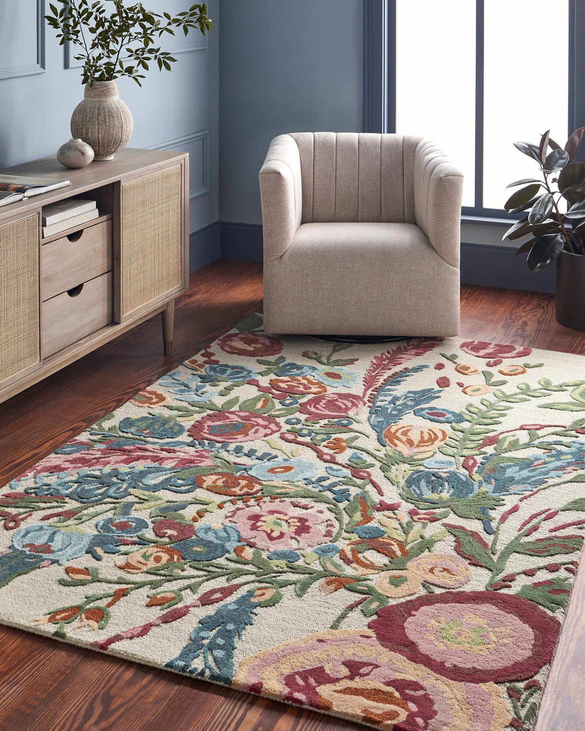 Tuyet Floral Wool Area Rug