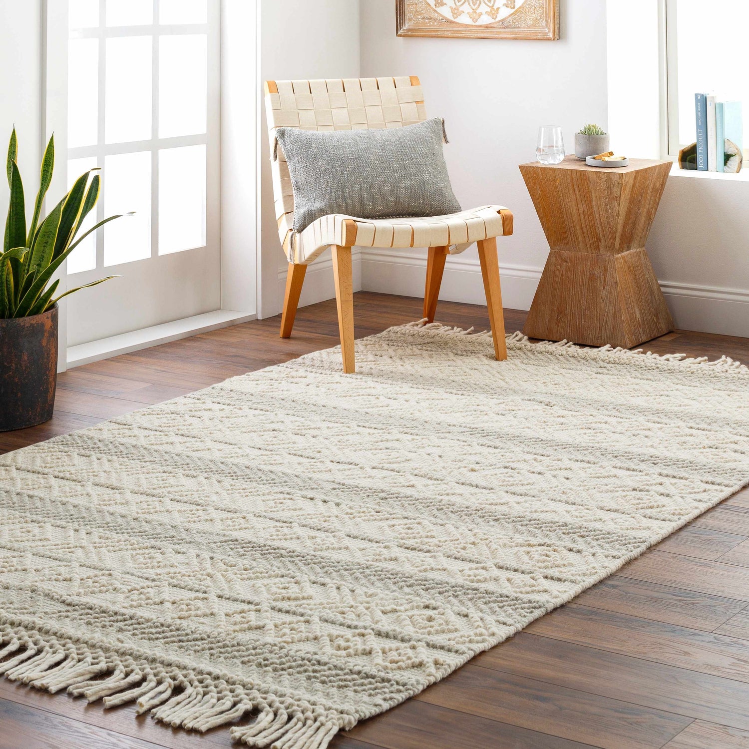 Ummi Wool Rug with Tassels - Clearance