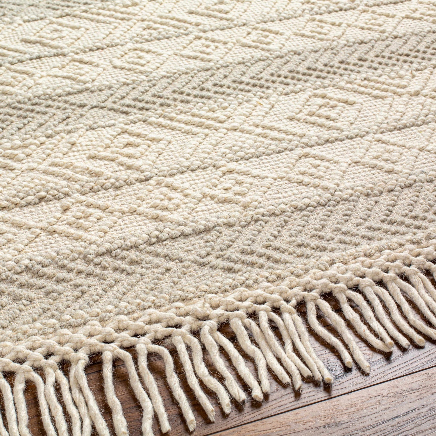 Ummi Wool Rug with Tassels - Clearance